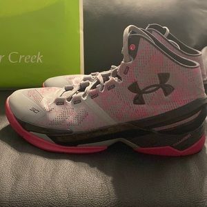 Too Small does not fit Curry 2 Limited Edition Mothers Day